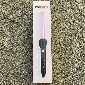 NIB foxybae 25mm curling wand
